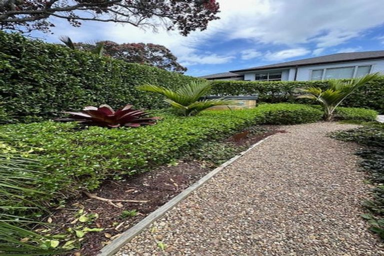 Photo of property in 4a Page Point, Mellons Bay, Auckland, 2014