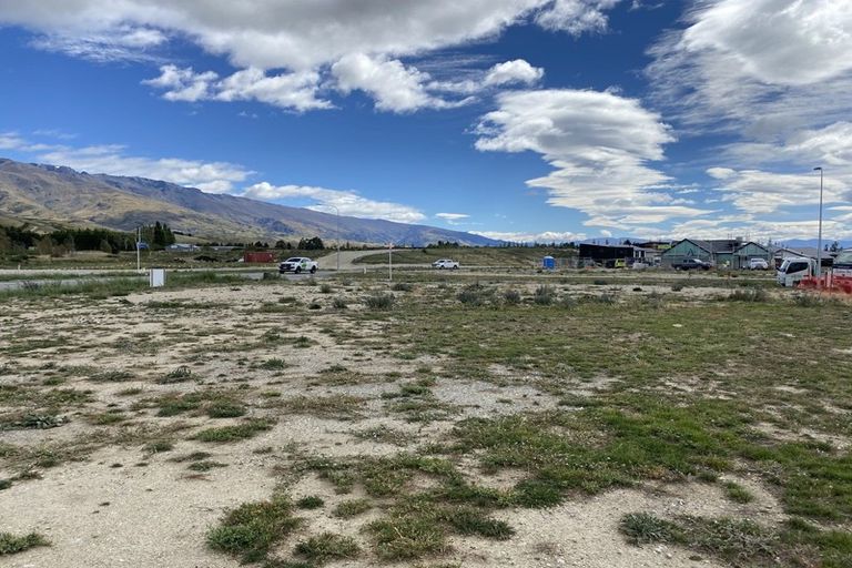 Photo of property in 18 Stratford Drive, Mount Pisa, Cromwell, 9383