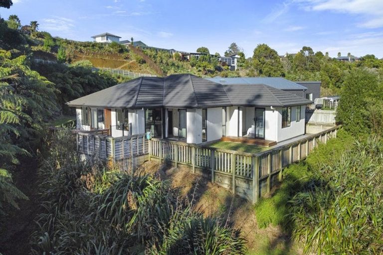 Photo of property in 8 Matau Lane, Ferndale, New Plymouth, 4310