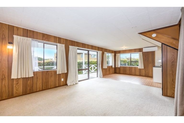 Photo of property in 28 Kauri Crescent, Snells Beach, 0920