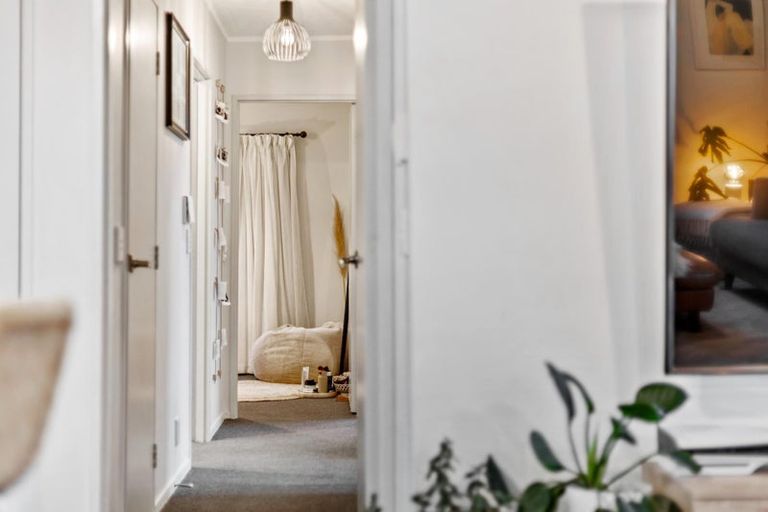 Photo of property in 1/6 Daytona Road, Henderson, Auckland, 0610