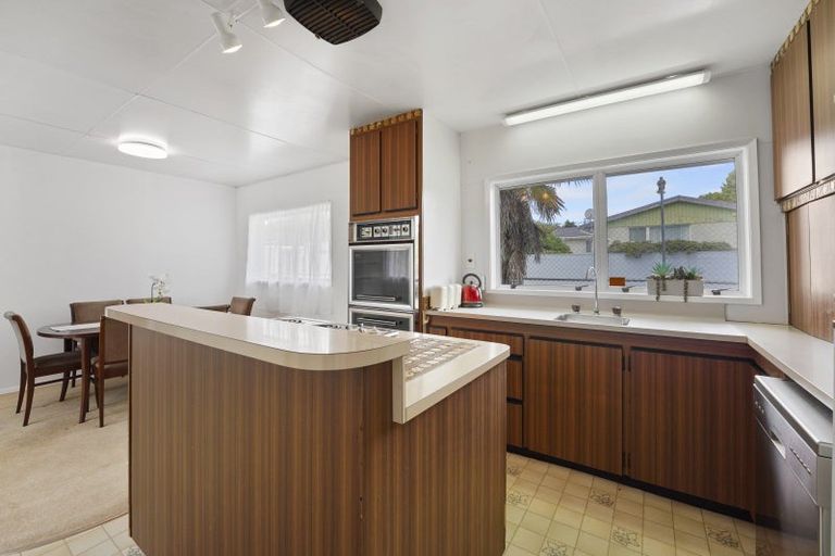 Photo of property in 21 Hall Grove, Ebdentown, Upper Hutt, 5018