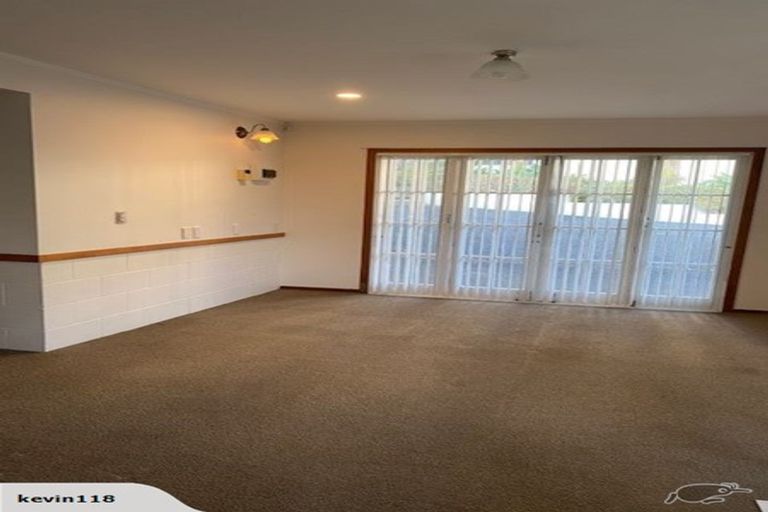 Photo of property in 2/160 Mokoia Road, Chatswood, Auckland, 0626