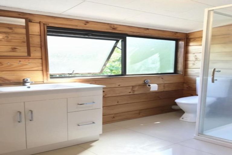 Photo of property in 6a Cambric Place, Botany Downs, Auckland, 2010