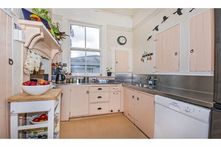 Photo of property in 8 Shortland Street, Regent, Whangarei, 0112