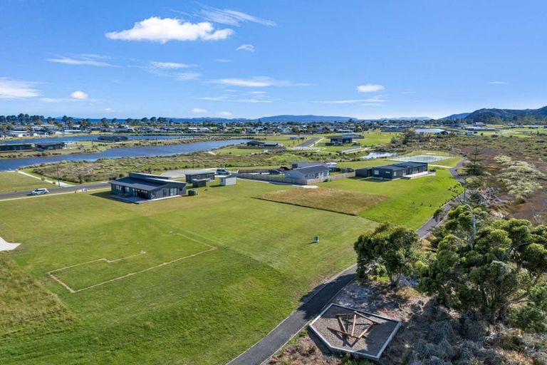 Photo of property in 30 Taniwha Place, Matarangi, 3592