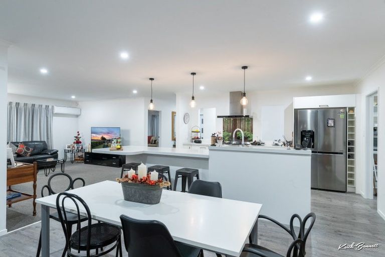 Photo of property in 33 Buddle Road, Wallaceville, Upper Hutt, 5018