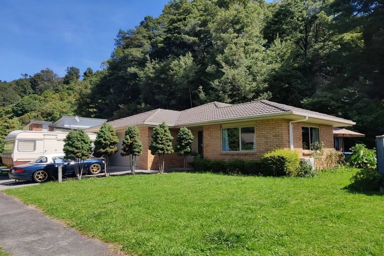 Photo of property in 24 Aragon Grove, Kingsley Heights, Upper Hutt, 5018