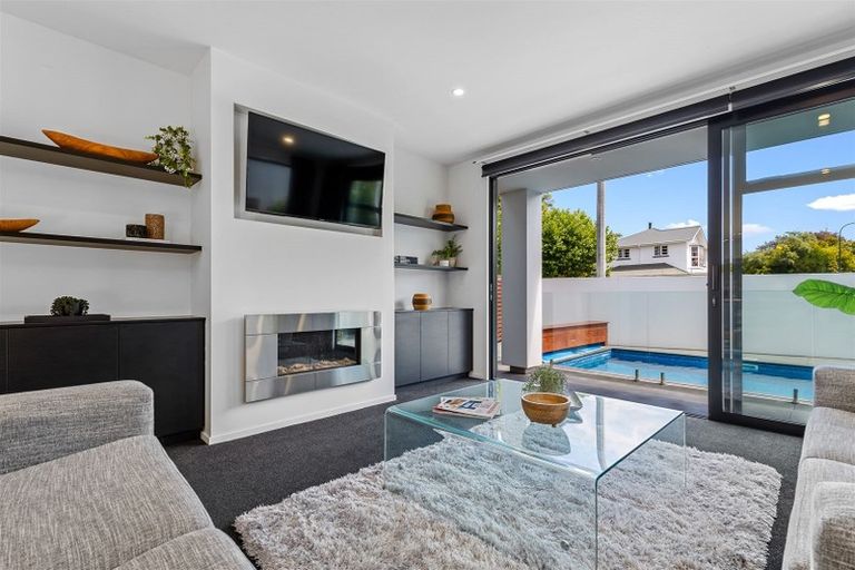 Photo of property in 62 Straven Road, Fendalton, Christchurch, 8014