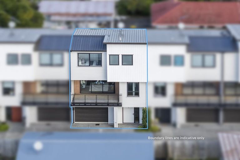 Photo of property in 5/5 Peachgrove Road, Te Atatu Peninsula, Auckland, 0610