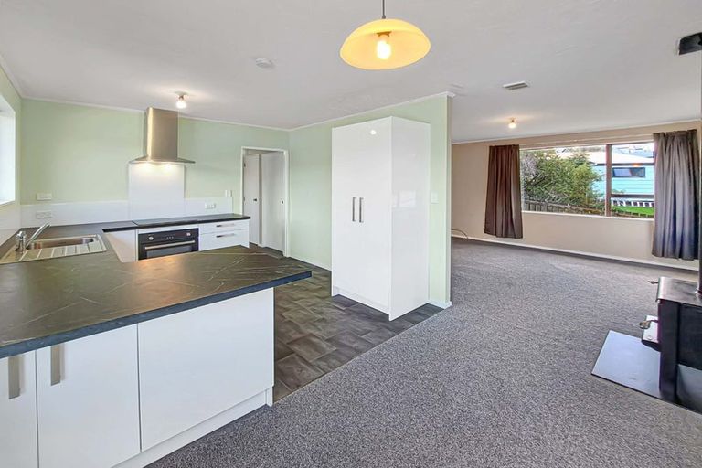 Photo of property in 5 Fenchurch Grove, Stokes Valley, Lower Hutt, 5019