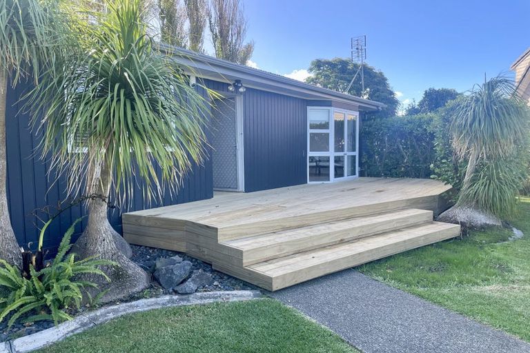 Photo of property in 9 Ross Crescent, Orewa, 0931