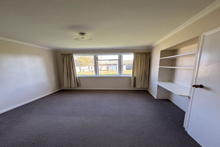 Photo of property in 37 Lambeth Crescent, Redwood, Christchurch, 8051