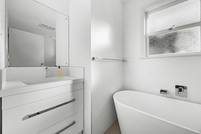 Photo of property in 1/23 Okareka Place, Pakuranga Heights, Auckland, 2010