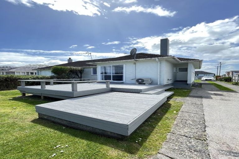 Photo of property in 39 Arimu Road, Papakura, 2110
