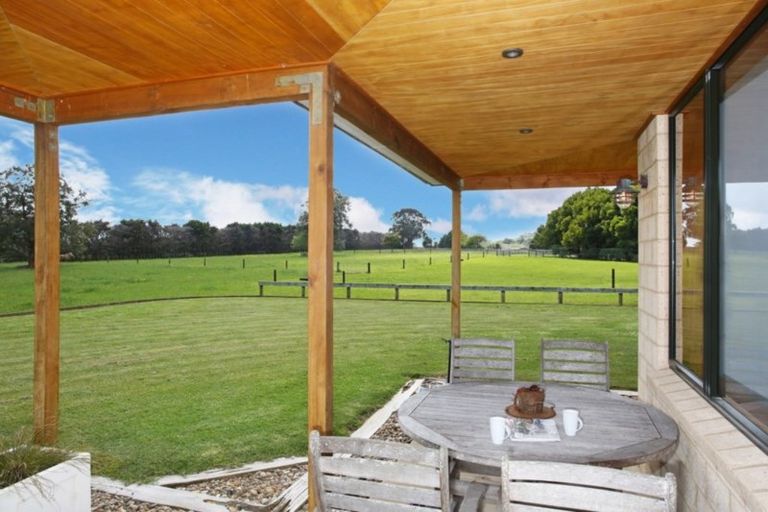 Photo of property in 94 Farmpark Road, Waiuku, 2681