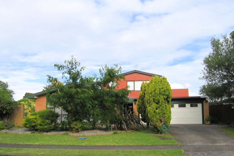 Photo of property in 32 Jillteresa Crescent, Half Moon Bay, Auckland, 2012