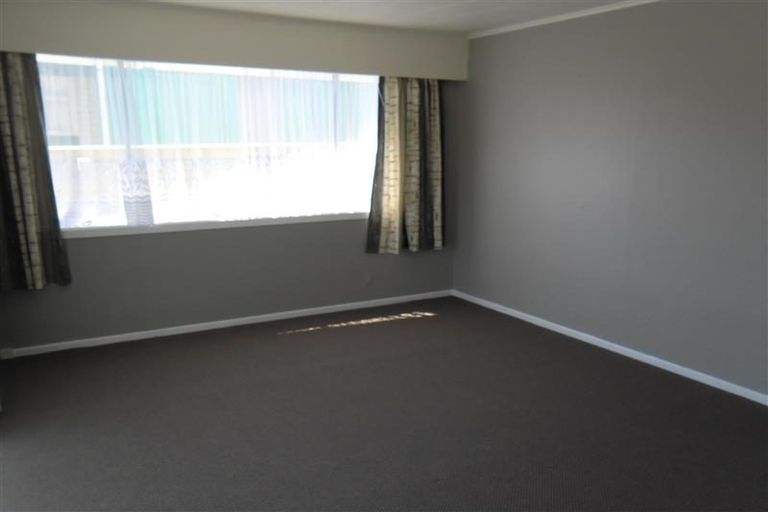 Photo of property in 16 Hillside Drive, Maoribank, Upper Hutt, 5018