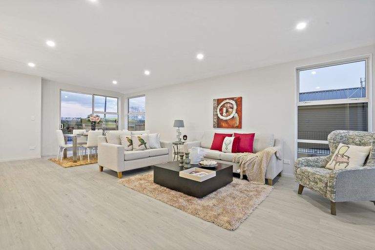 Photo of property in 61 Sapwood Crescent, Takanini, 2110