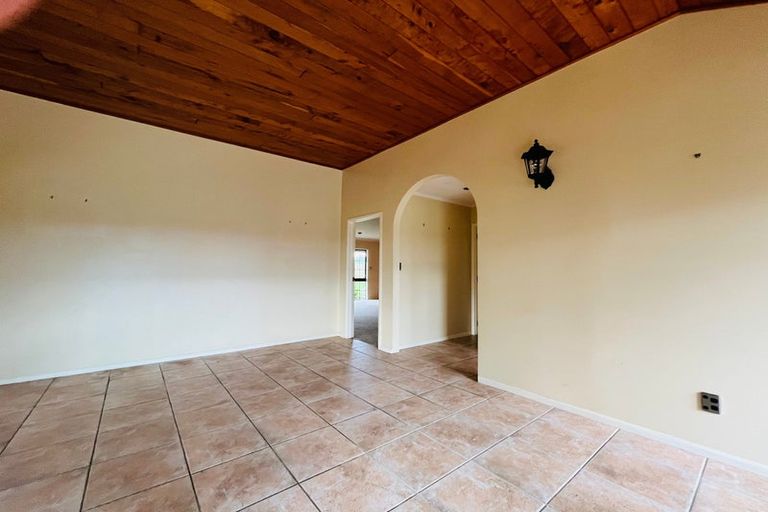 Photo of property in 233 Waihoehoe Road, Drury, 2577