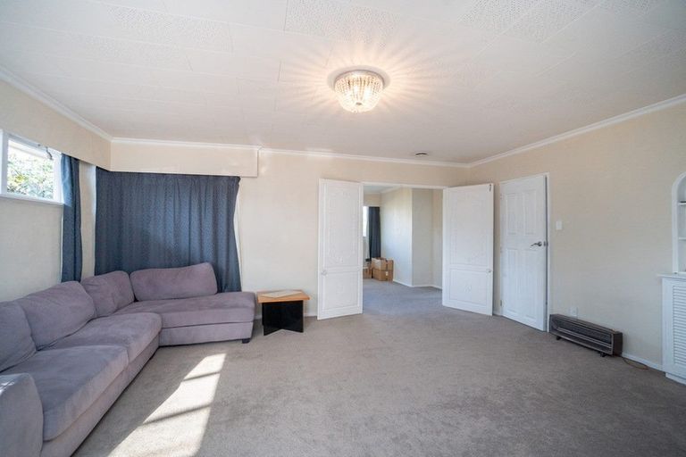 Photo of property in 4 Wikiriwhi Crescent, Awapuni, Palmerston North, 4412