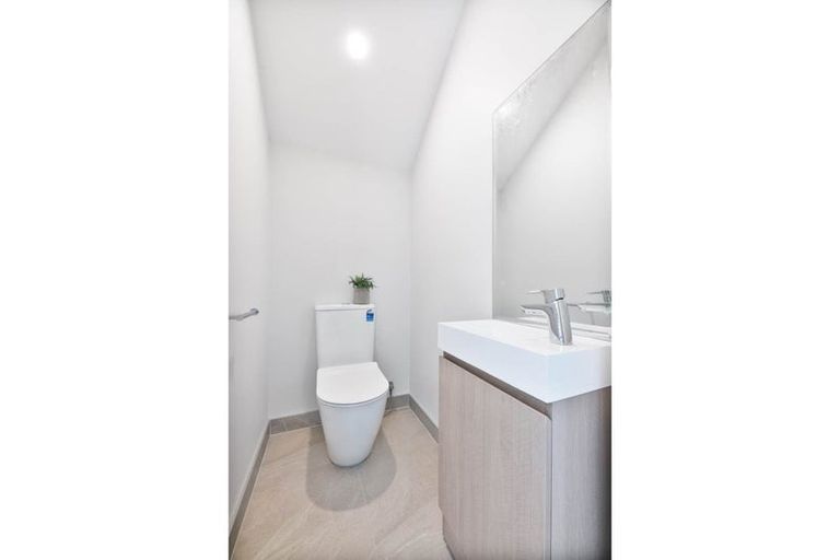 Photo of property in 21c Montgomery Avenue, Belmont, Auckland, 0622