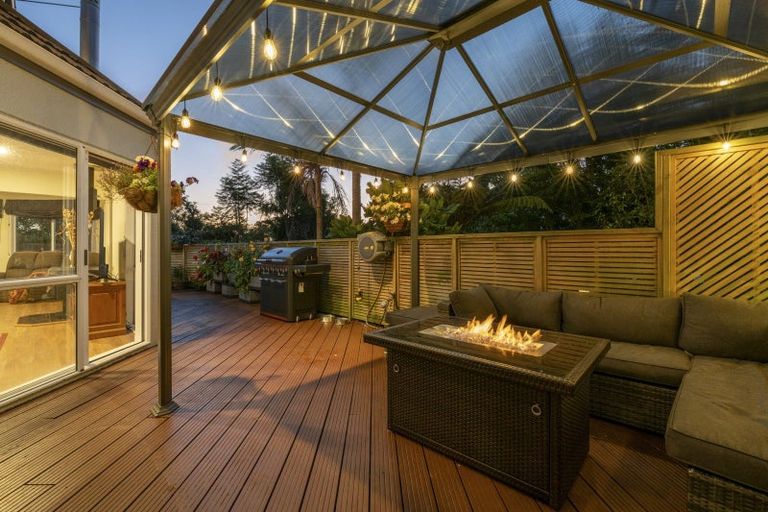 Photo of property in 2/992 Beach Road, Torbay, Auckland, 0630