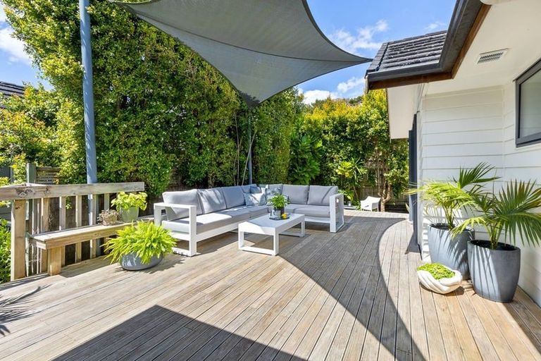 Photo of property in 33 Mural Place, Greenhithe, Auckland, 0632