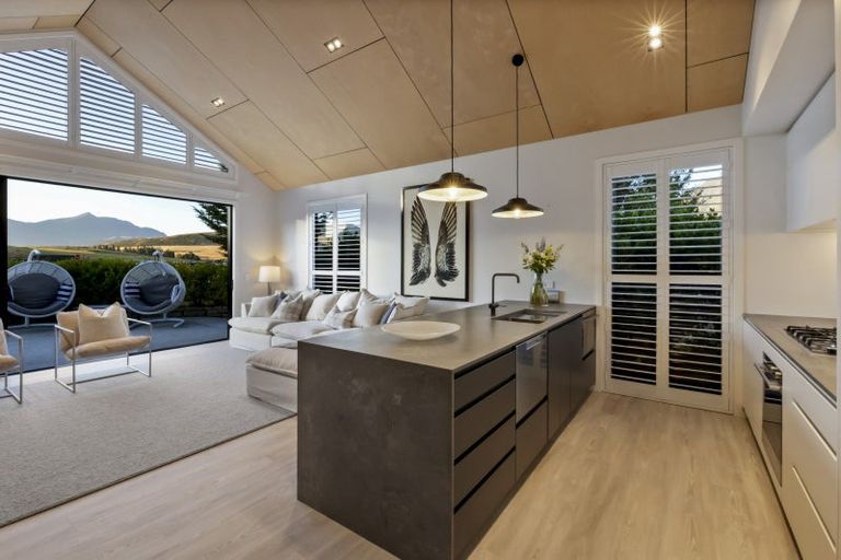 Photo of property in 8 Soudley Court, Jacks Point, Queenstown, 9371