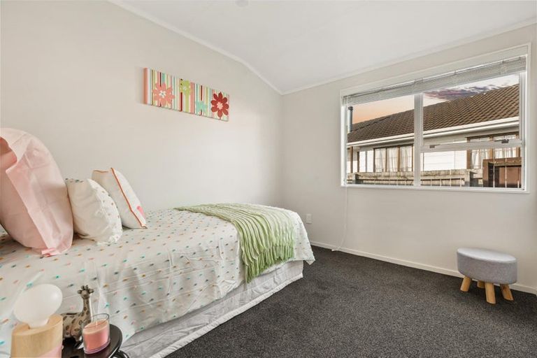 Photo of property in 26 Hinerau Street, Henderson, Auckland, 0612