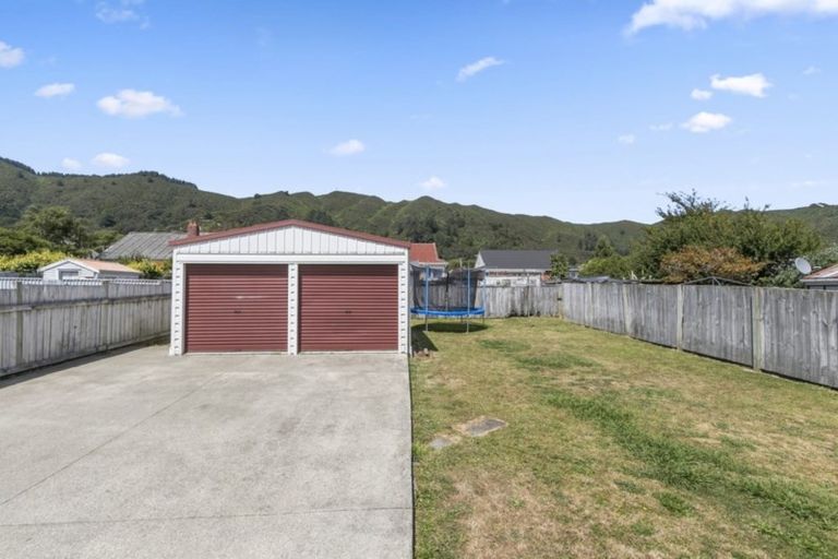 Photo of property in 150 Waddington Drive, Naenae, Lower Hutt, 5011