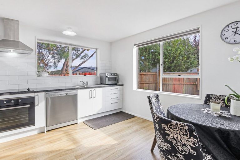 Photo of property in 2/11 Farnborough Street, Aranui, Christchurch, 8061