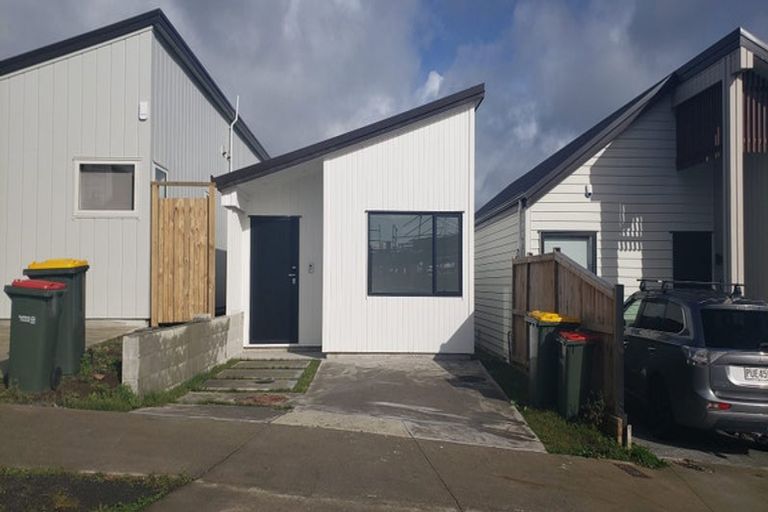 Photo of property in 21 Biokovo Street, Massey, Auckland, 0614