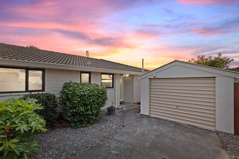 Photo of property in 2/116 Reynolds Avenue, Bishopdale, Christchurch, 8053