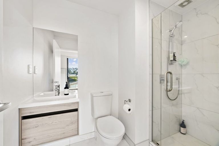 Photo of property in 2/18 Oriental Terrace, Oriental Bay, Wellington, 6011