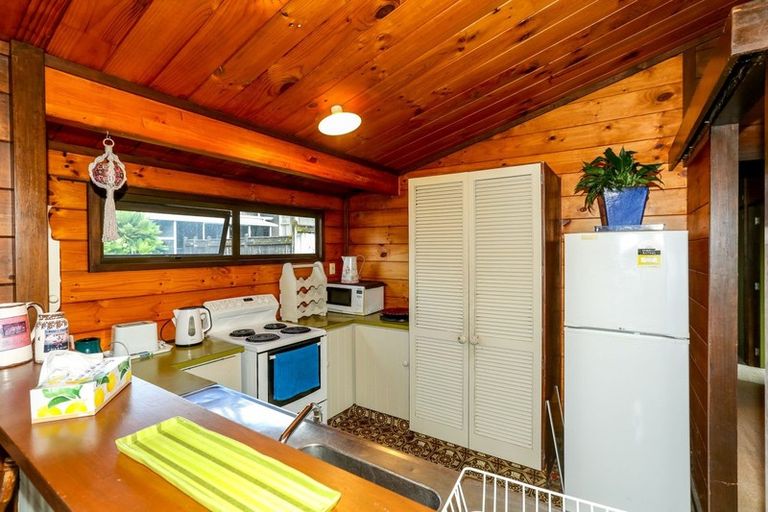 Photo of property in 14 Ambury Place, Merrilands, New Plymouth, 4312