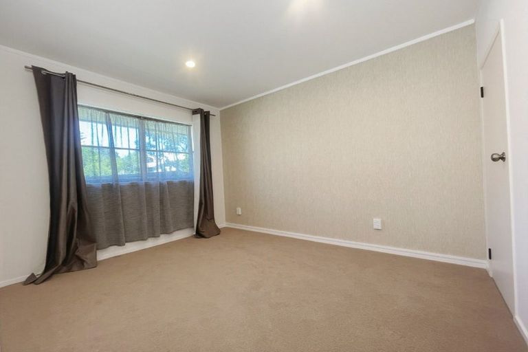 Photo of property in 1/9 Fuchsia Place, Birkdale, Auckland, 0626
