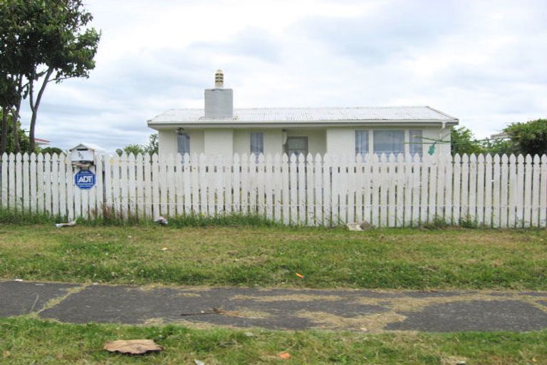Photo of property in 2/8 Cornwall Road, Mangere, Auckland, 2022
