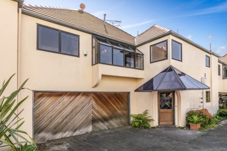 Photo of property in 2/12 Marau Crescent, Mission Bay, Auckland, 1071