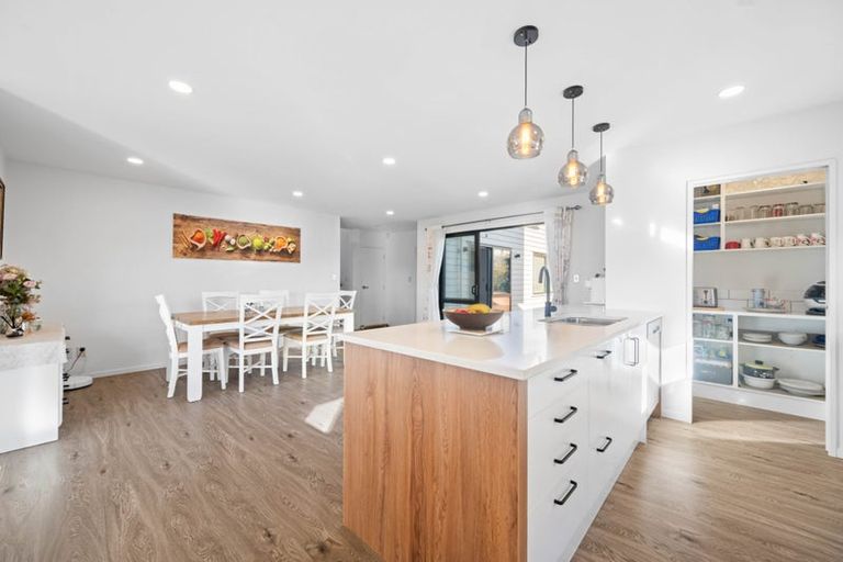 Photo of property in 32 Huarahi Pai Road, Huapai, Kumeu, 0810