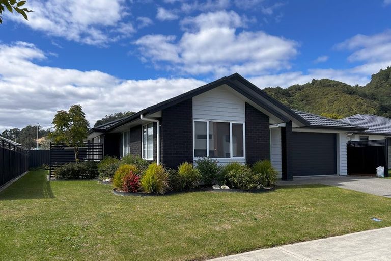 Photo of property in 107 Mawai Hakona Drive, Wallaceville, Upper Hutt, 5018