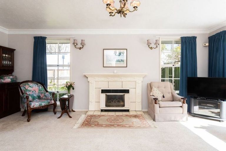 Photo of property in 11 Daresbury Lane, Fendalton, Christchurch, 8014