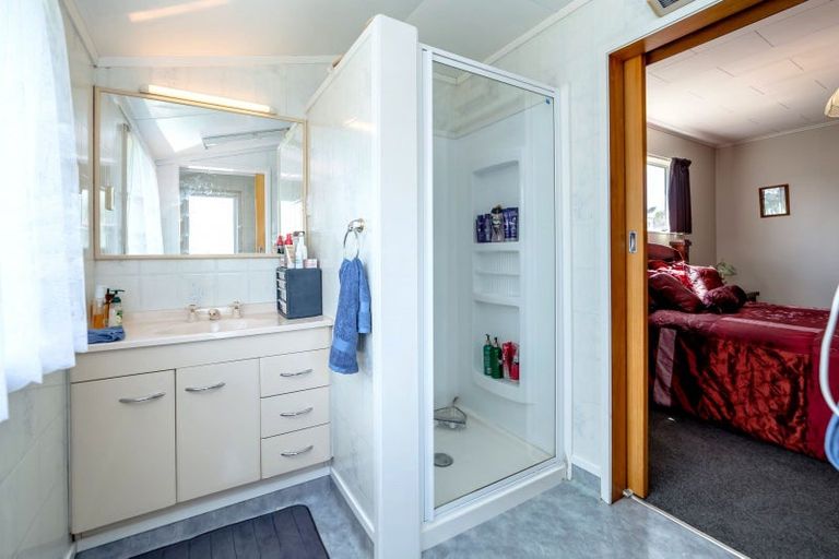 Photo of property in 2 Booth Street, Carterton, 5713