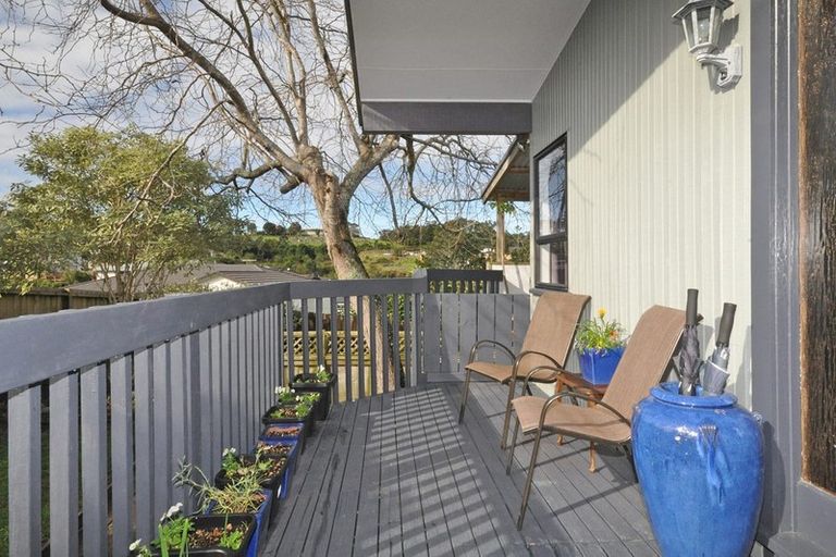 Photo of property in 19 Mckinley Road, Sunnyvale, Auckland, 0612