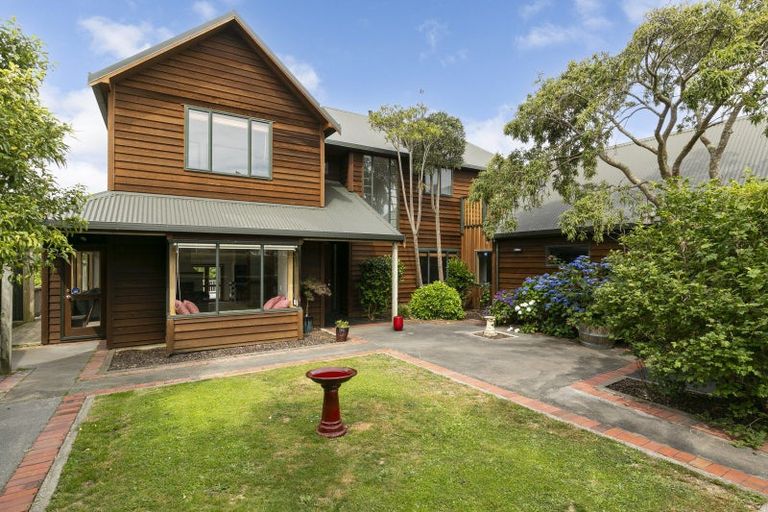 Photo of property in 12 Amesbury Drive, Churton Park, Wellington, 6037