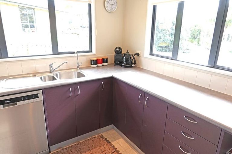 Photo of property in 12 Governor Grey Road, Snells Beach, 0920