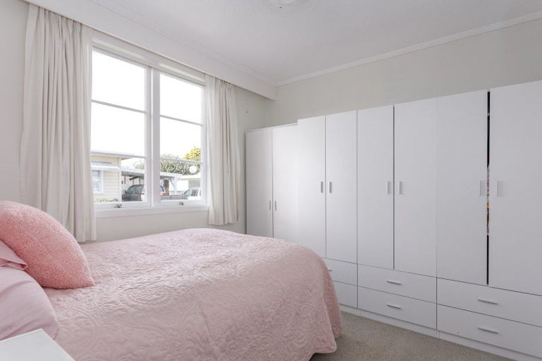 Photo of property in Orange Grove Flats, 2/549 Childers Road, Te Hapara, Gisborne, 4010