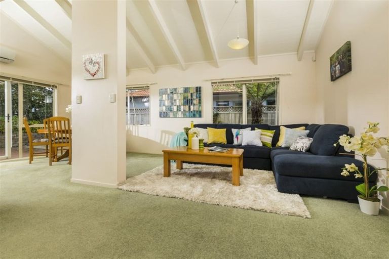 Photo of property in 18 Graven Court, Henderson, Auckland, 0612
