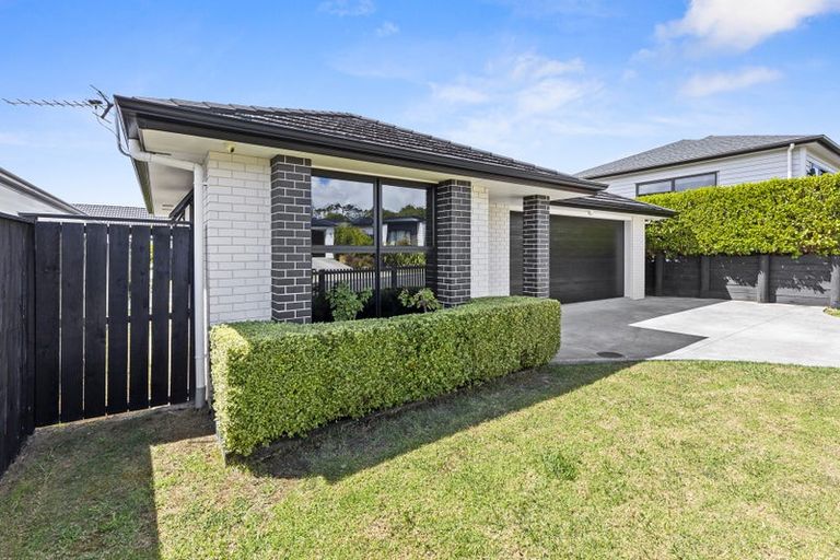 Photo of property in 4 Kriletich Drive, Kumeu, 0810