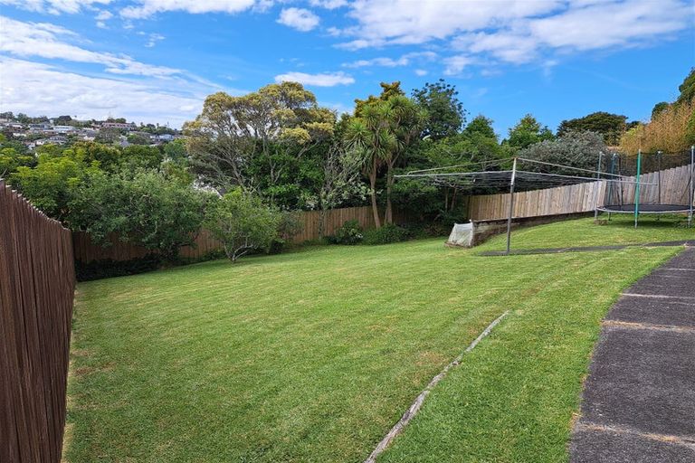 Photo of property in 18 Shanaway Rise, Hillcrest, Auckland, 0627